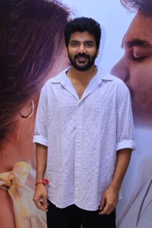 கிஸ் மூவி