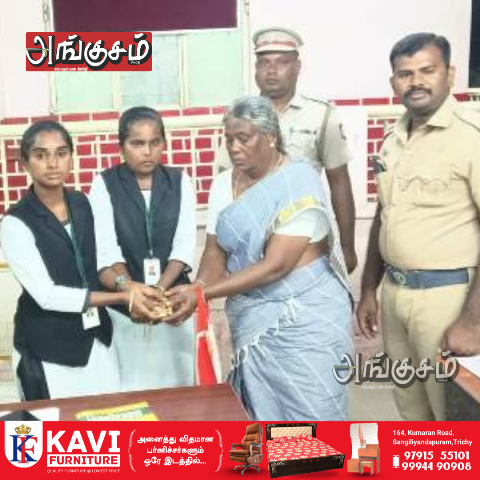 திருச்சி சட்டக் கல்லூரி மாணவிகள்