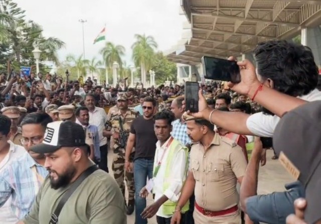 கிரிக்கெட் ஸ்டேடியம்  திறப்பு விழா