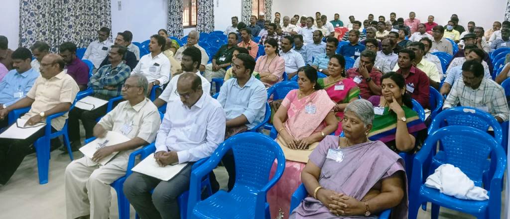 பேராசிரியர்களுக்குப் புத்தாக்கப் பயிற்சி