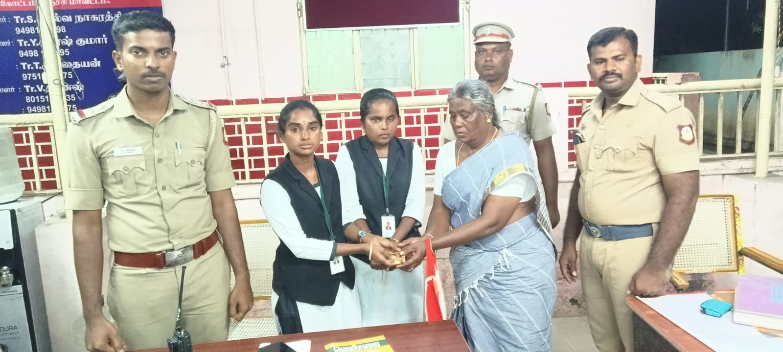திருச்சி சட்டக் கல்லூரி மாணவிகள்