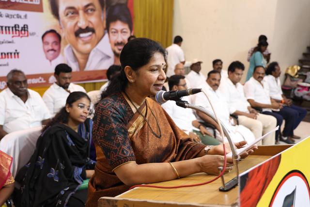 இளம் பெண்கள் பயிற்சி பாசறை