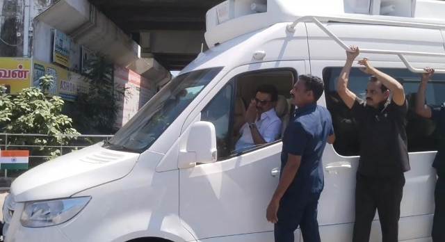 முதல்வா் எடப்பாடி கோஷமிட்ட அதிமுகவினர்