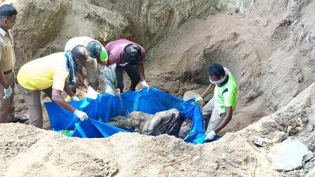 உறைகிணற்றில் வீசிய துர்நாற்றம்! 