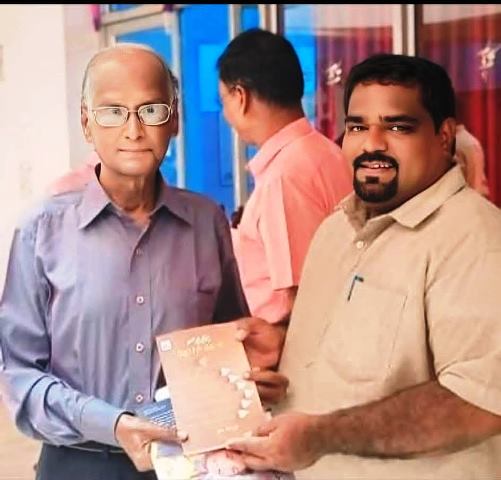 ஈரோடு தமிழன்பனுடன் பேராசிரியர் ஜா.சலேத்