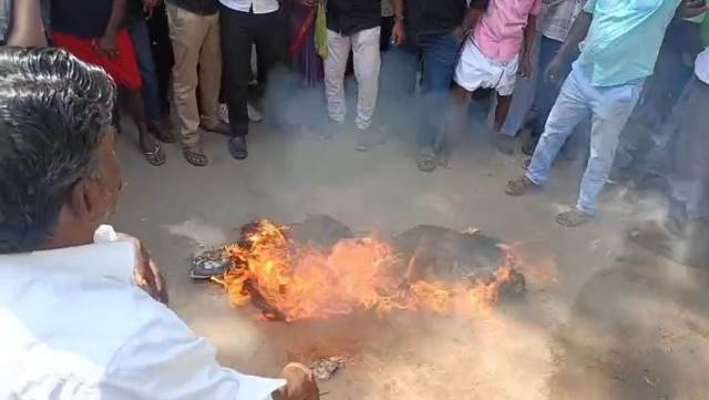 உருவப் பொம்மை எரிப்பு