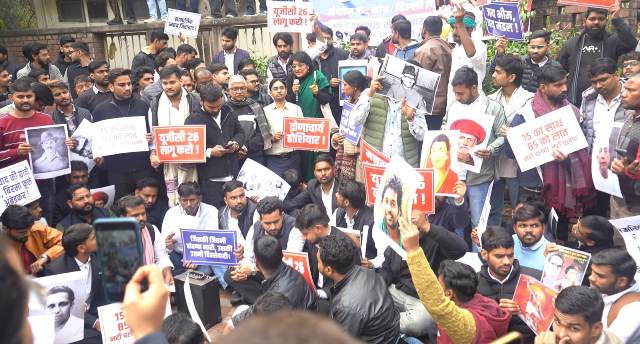 மாணவா்கள் கண்டனப் பேரணி