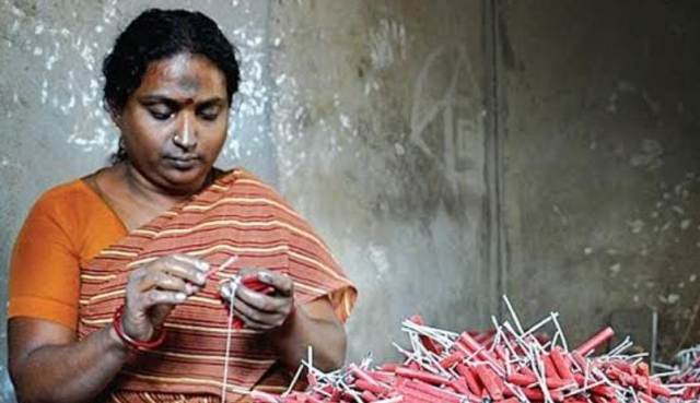 சிக்கலில் பட்டாசு தொழில்