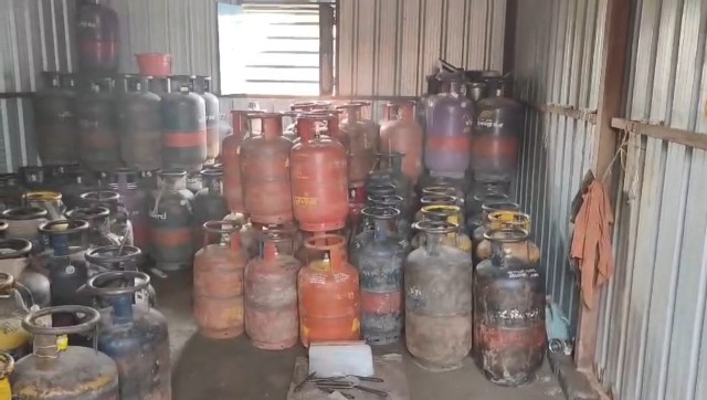 கள்ளச்சந்தையில் சிலிண்டர் 