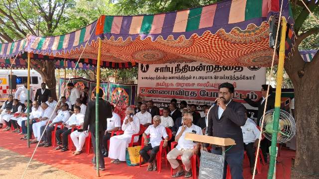 வழக்கறிஞா்கள் போராட்டம்