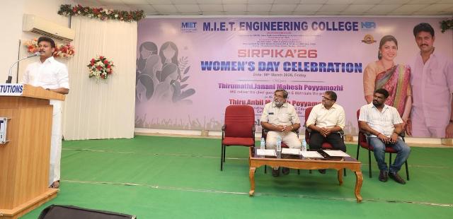 மகளிா் தின கொண்டாட்டம்