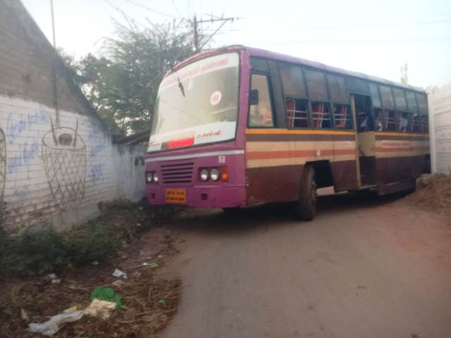 தள்ளாடும் பேருந்துகள் !