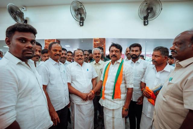  சட்டம் ஒழுங்கு சரியில்லை… தொழில் வளர்ச்சி இல்லை!