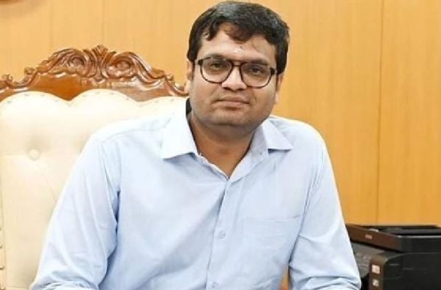 கலெக்டா் சரவணன்