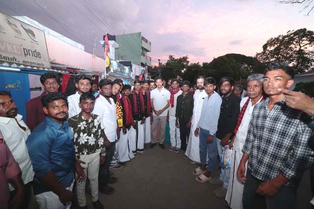 தீவிர வாக்குச் சேகரிப்பில்